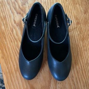 Capezio girls dance shoes size 3